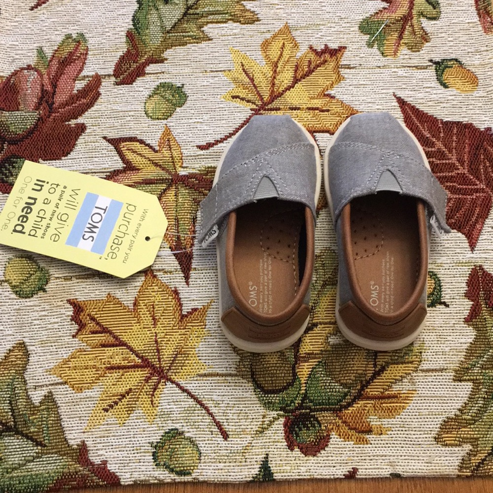 Toms boy shoes, size T5!